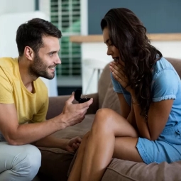 when to respond to a marriage proposal, marriage proposal, man proposing marriage