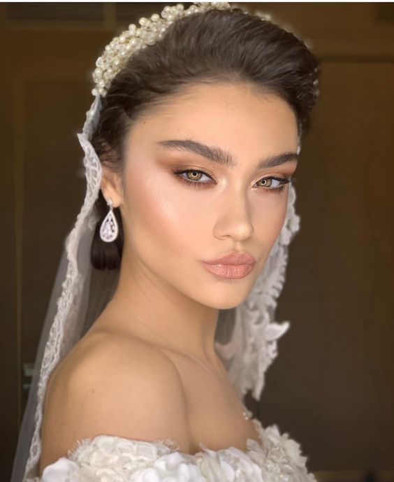 Braut-Make-up für eckige Gesichter