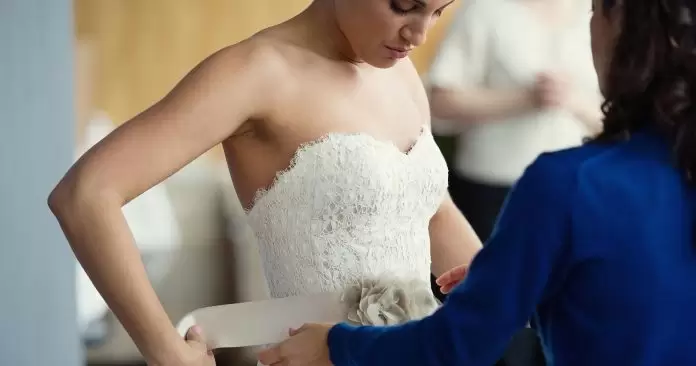 Quantos ensaios são necessários para costurar um vestido de noiva?