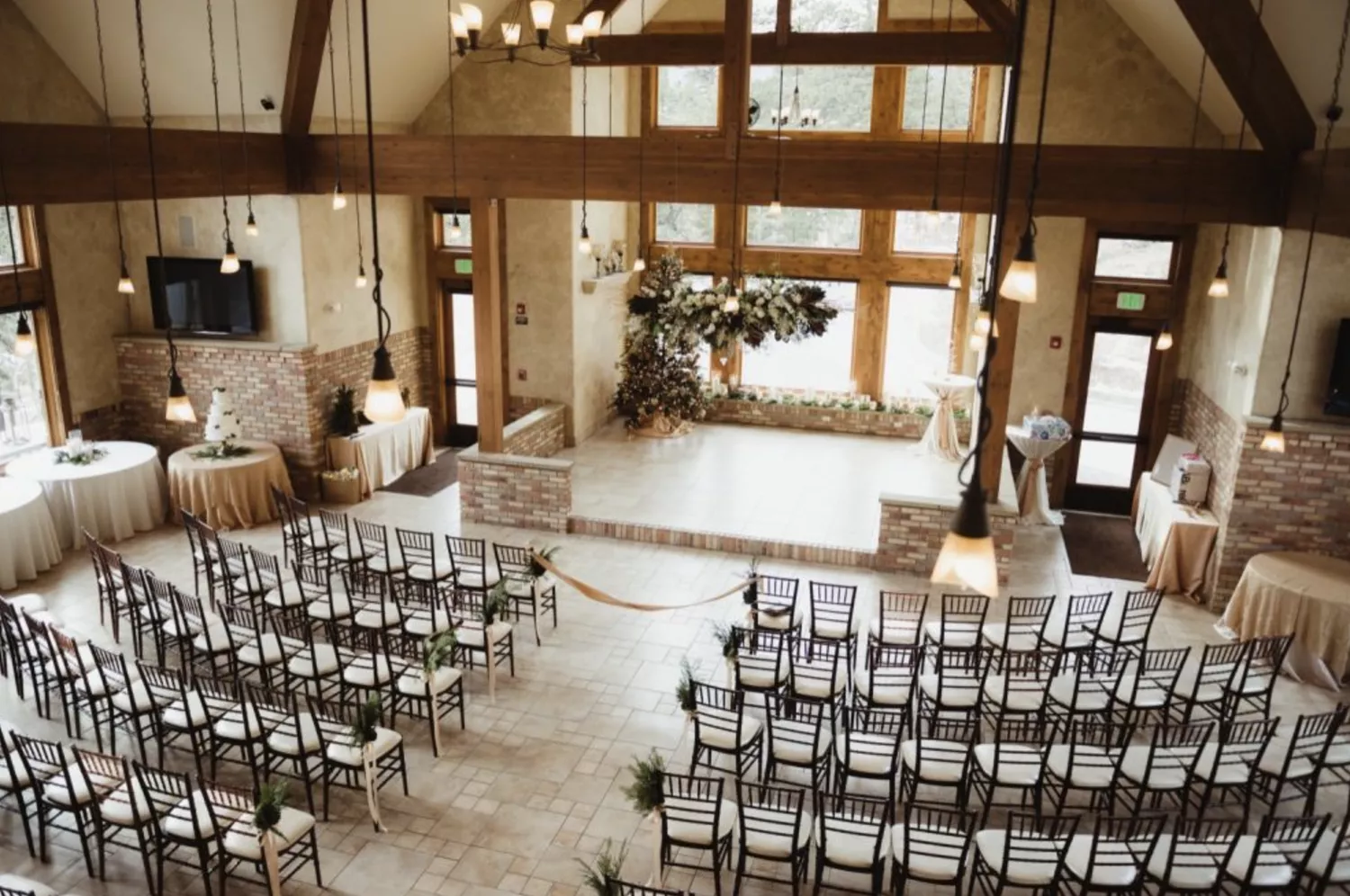 A rustic wedding ceremony set up at Della Terra Mountain Chateau.