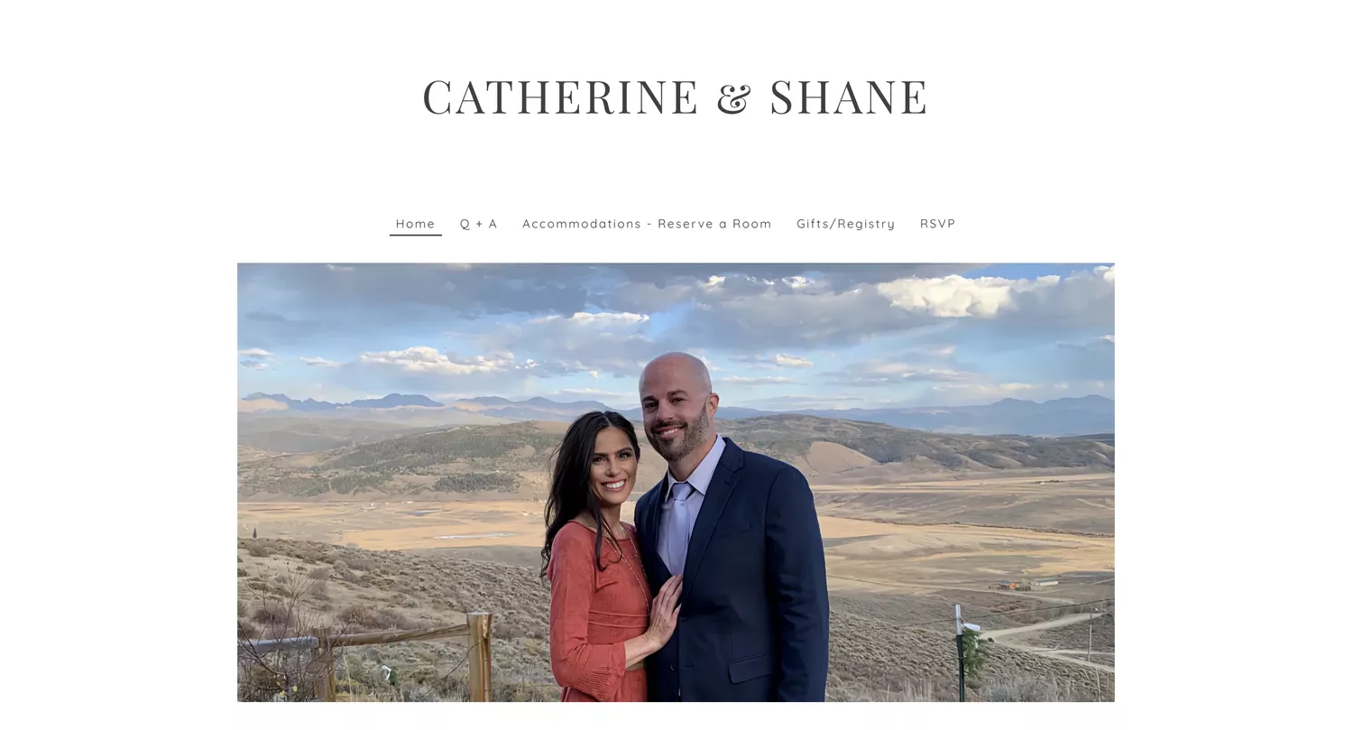 couple posing on the main page of their wedding website