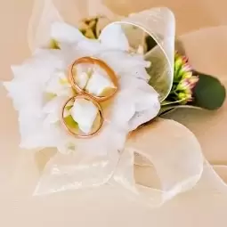 Wie man ein Brautbündel dekoriert, wie man ein Brautbündel präsentiert