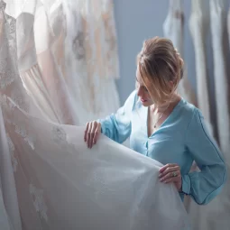 Ein Hochzeitskleid anfertigen lassen oder kaufen, ein Hochzeitskleid anfertigen lassen oder fertig kaufen?