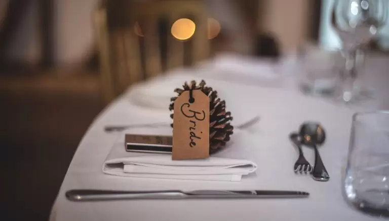 ¿Qué debería haber en la mesa de la boda?