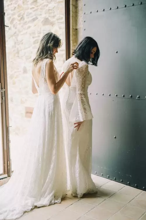 La robe de mariée que vous avez essayée vous convient-elle ?