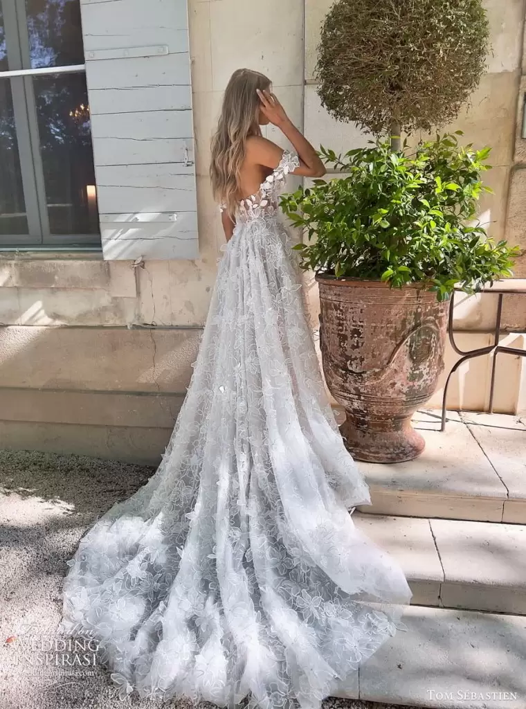 Model svatebních šatů 2023 7