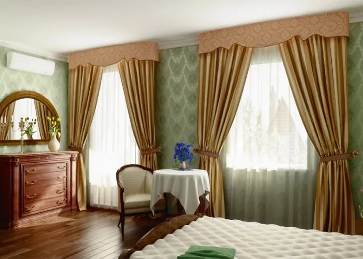 Fabric pelmet design which looks decorative and royal