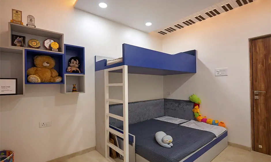 The false ceiling in the kids' bedroom design inspired by piano keys looks chic.