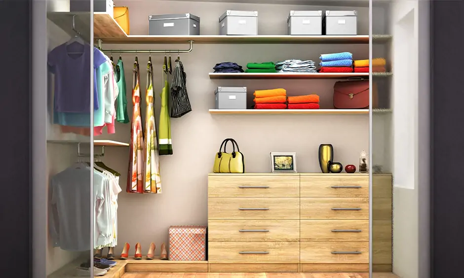Minimal and modern small walk-in closets perfect for efficiently organising clothes and accessories