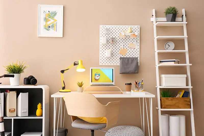 Peaceful study room design with the right amount of decor and creativity