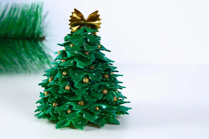 Diy christmas table decoration with pasta cone trees