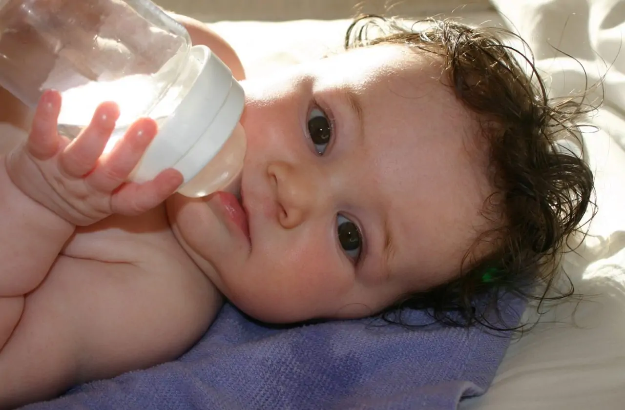 Bfb baby drinking bottle water