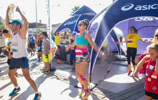 Denizde biten koşu nasıl oluyor derseniz cevabı asics Çeşme weekend