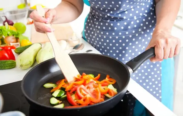 Yemek yapmayı bilmeyenlerin işini kolaylaştıracak mutfak tüyoları