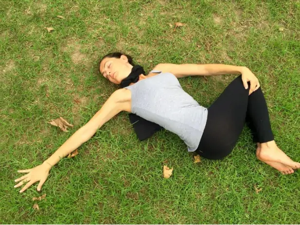 Yin yoga pozu